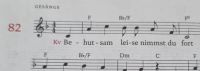 Ausschnitt aus dem Gotteslob mit Lied Nr. 82 "Behutsam leise nimmst du fort" (Text: Raymund Weber, Musik: Christoph Seeger)