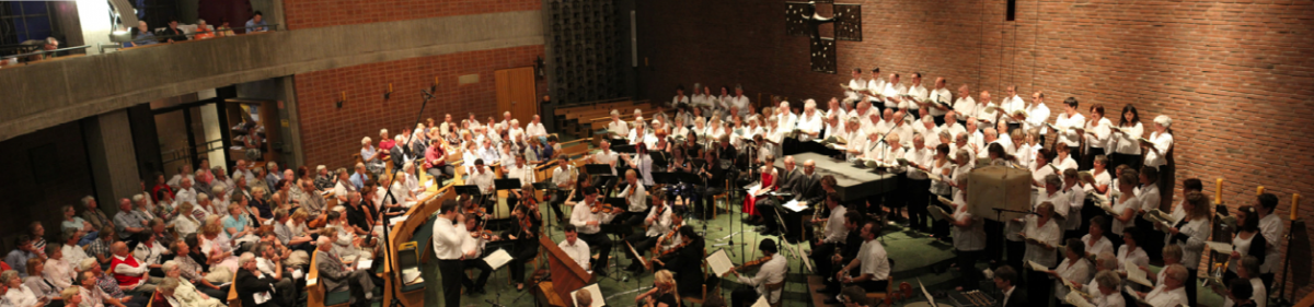 Blick in den Innenraum der Kirche Heilige Familie Düsseldorf-Stockum beim Abschlusskonzert der Stockumer Chortage 2012